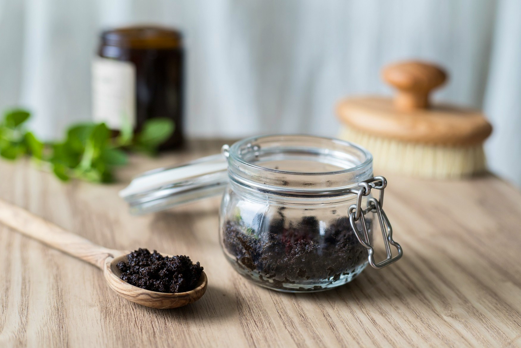 Körperpeeling mit BIO PLANÈTE Kokosöl nativ Körperpeeling mit BIO PLANÈTE Kokosöl nativ