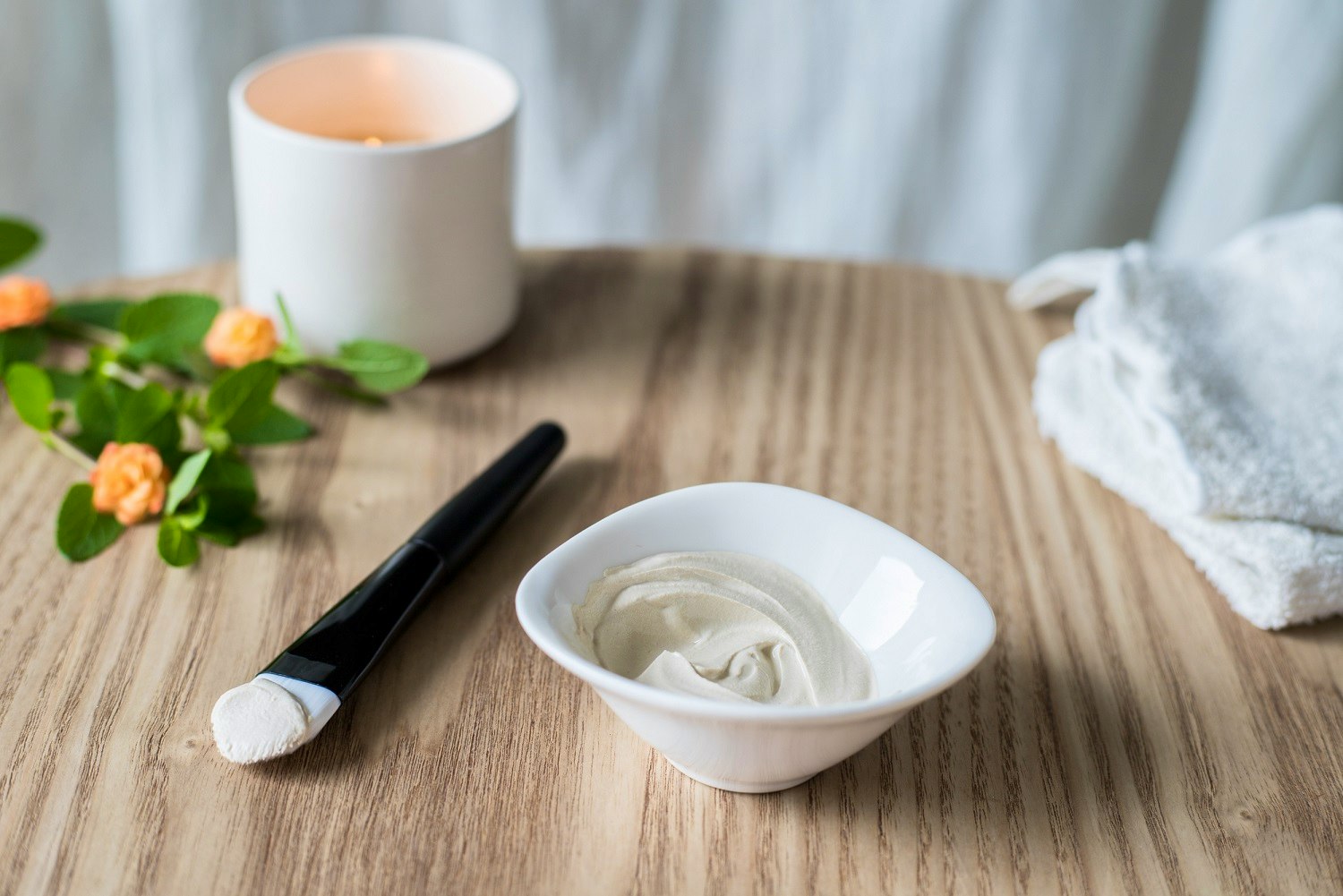 Gesichtsmaske mit BIO PLANÈTE Olivenöl nativ Gesichtsmaske mit BIO PLANÈTE Olivenöl nativ